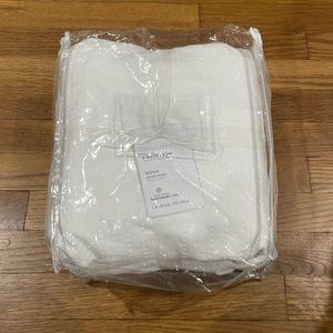 Brand new Pottery Barn Noah Duvet Cover Size King/Cal King